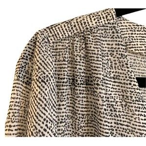 H&M Women’s Size 6 Sheer Blouse Black White Lightweight Hidden Button V-Neck